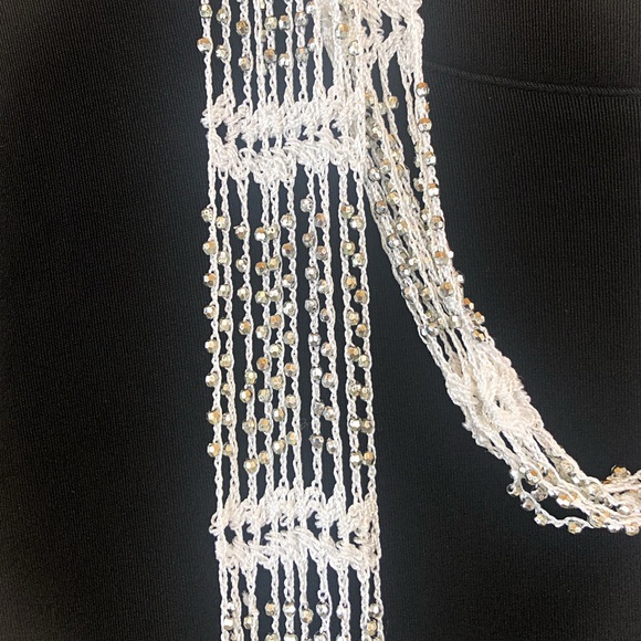 Stunning creme fringe beaded macrame scarf - Picture 3 of 4